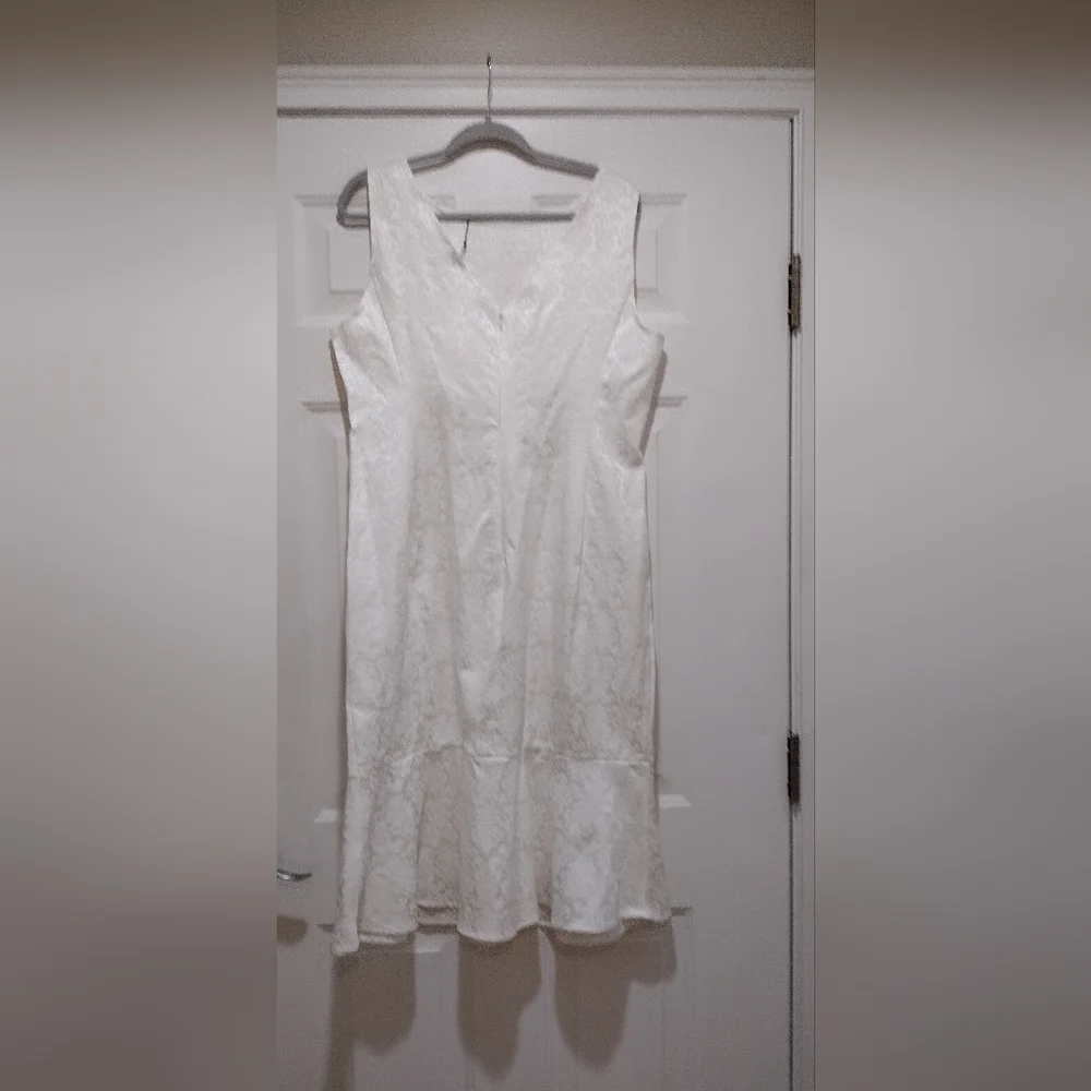 NWT EVA MENDES New York & Company  Sleeveless White Jacquard Dress - Size 16 - Picture 3 of 7